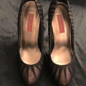Betsey Johnson Platform Black and Gold Heels pumps